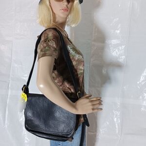 Elegant Black Leather Shoulder Bag